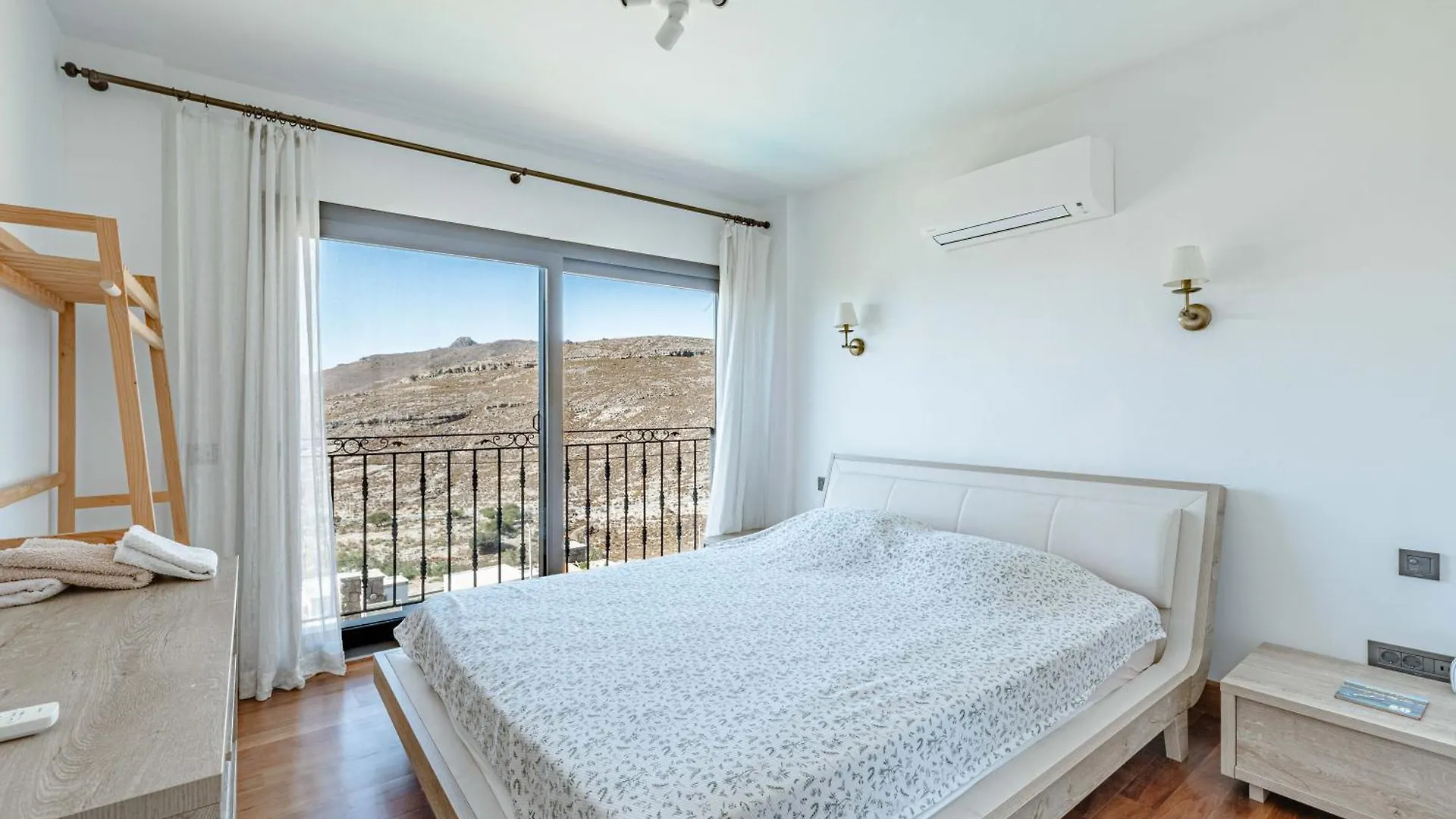 Elegant Villa Private Pool & Stunning Views Αλικαρνασσός